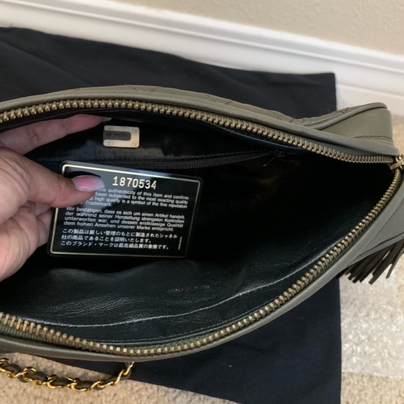❌SOLD❌ Chanel Vintage Cross-body Camera Bag - Picture 3 of 6